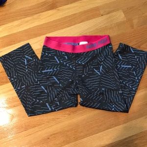 Nike exercise capris / yoga pants / exercise pants